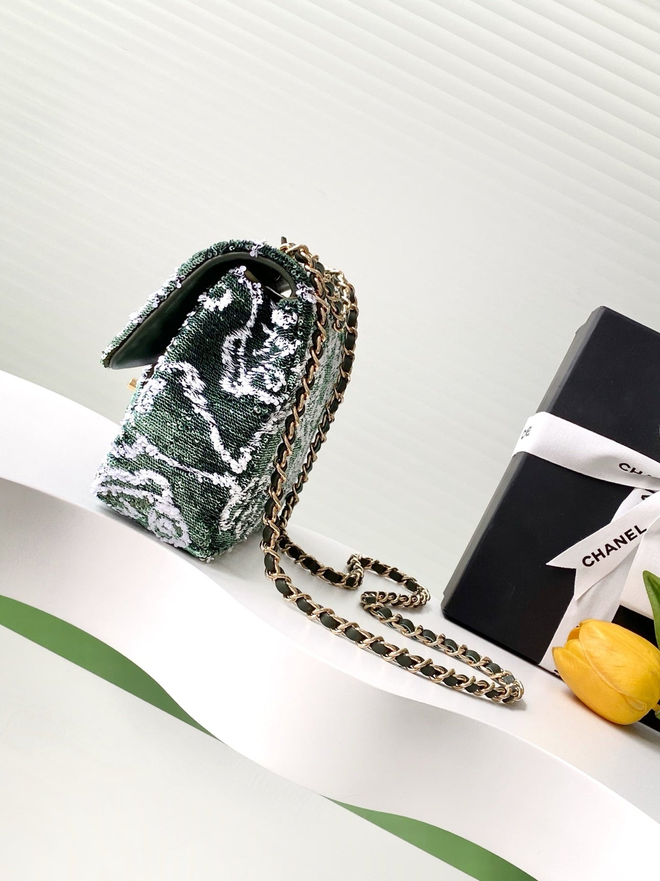 FLAP BAG 21 IN BASIL GREEN MIX WHITE SHINY SEQUINS GOLD HARDWARE