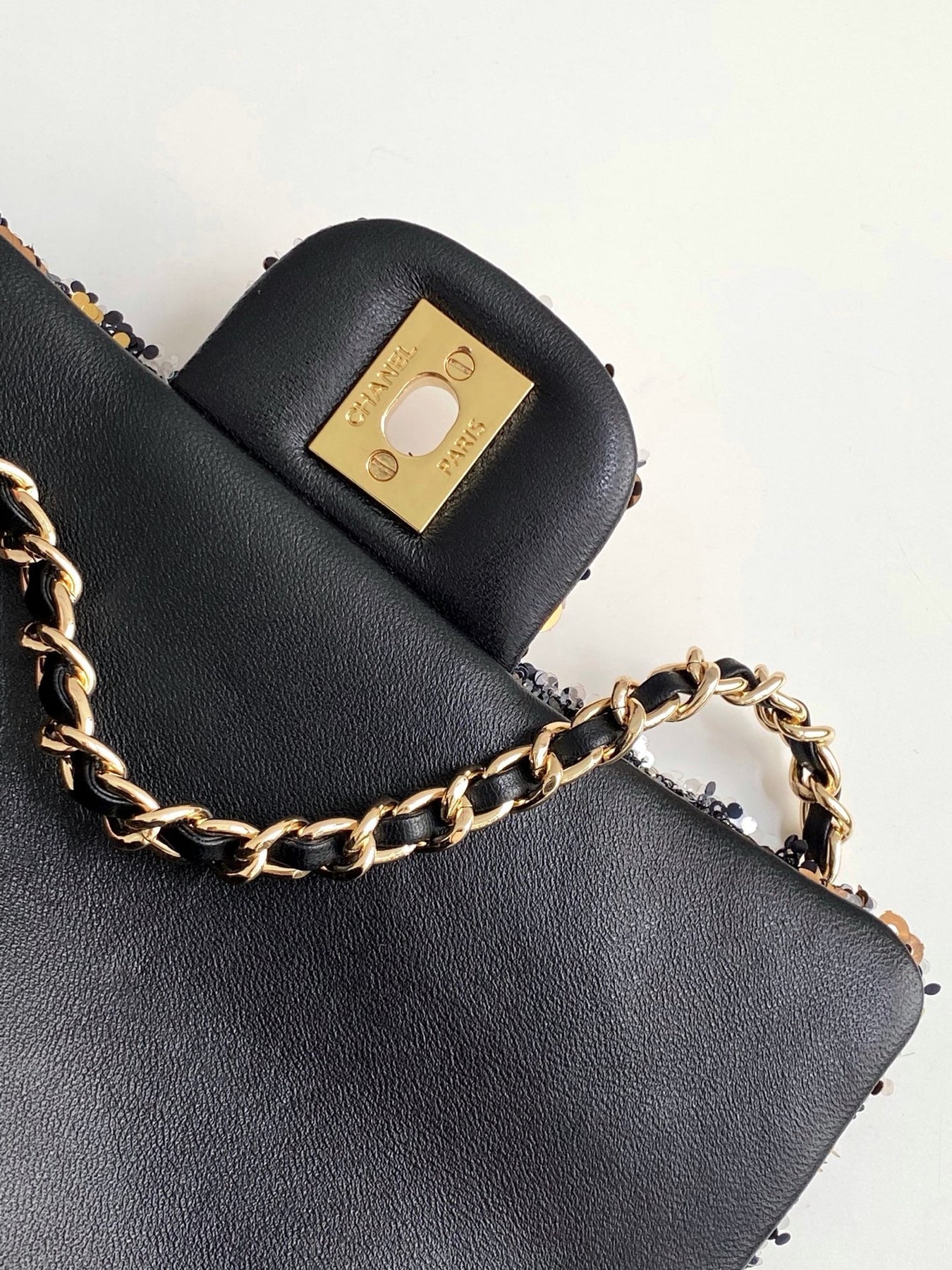 CLASSIC FLAP BAG 21 IN BROWN MIX BLACK SEQUINS