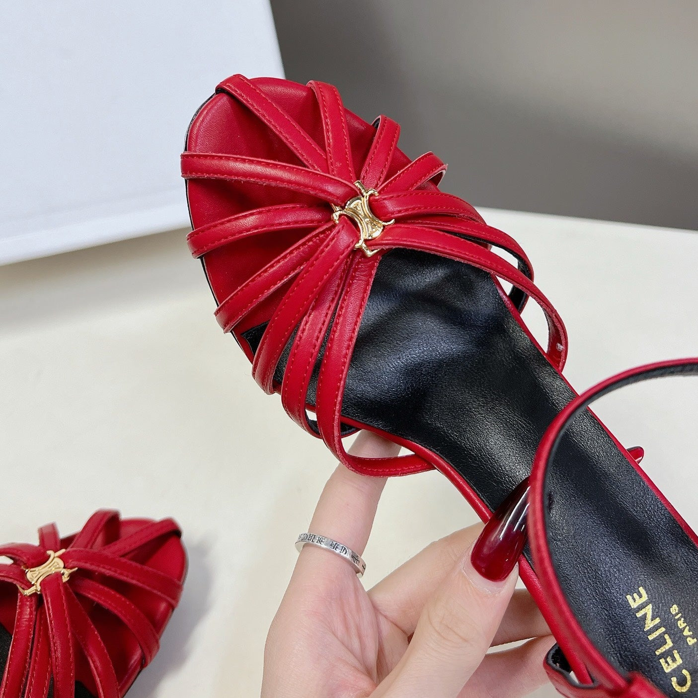 RIOMPHE SANDAL IN LAMBSKIN CHERRY RED