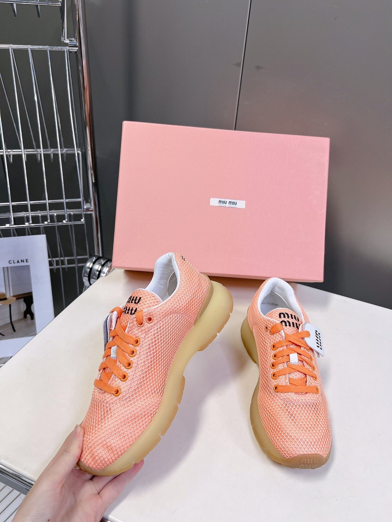 BASIC SNEAKERS IN LIGHT ORANGE MESH
