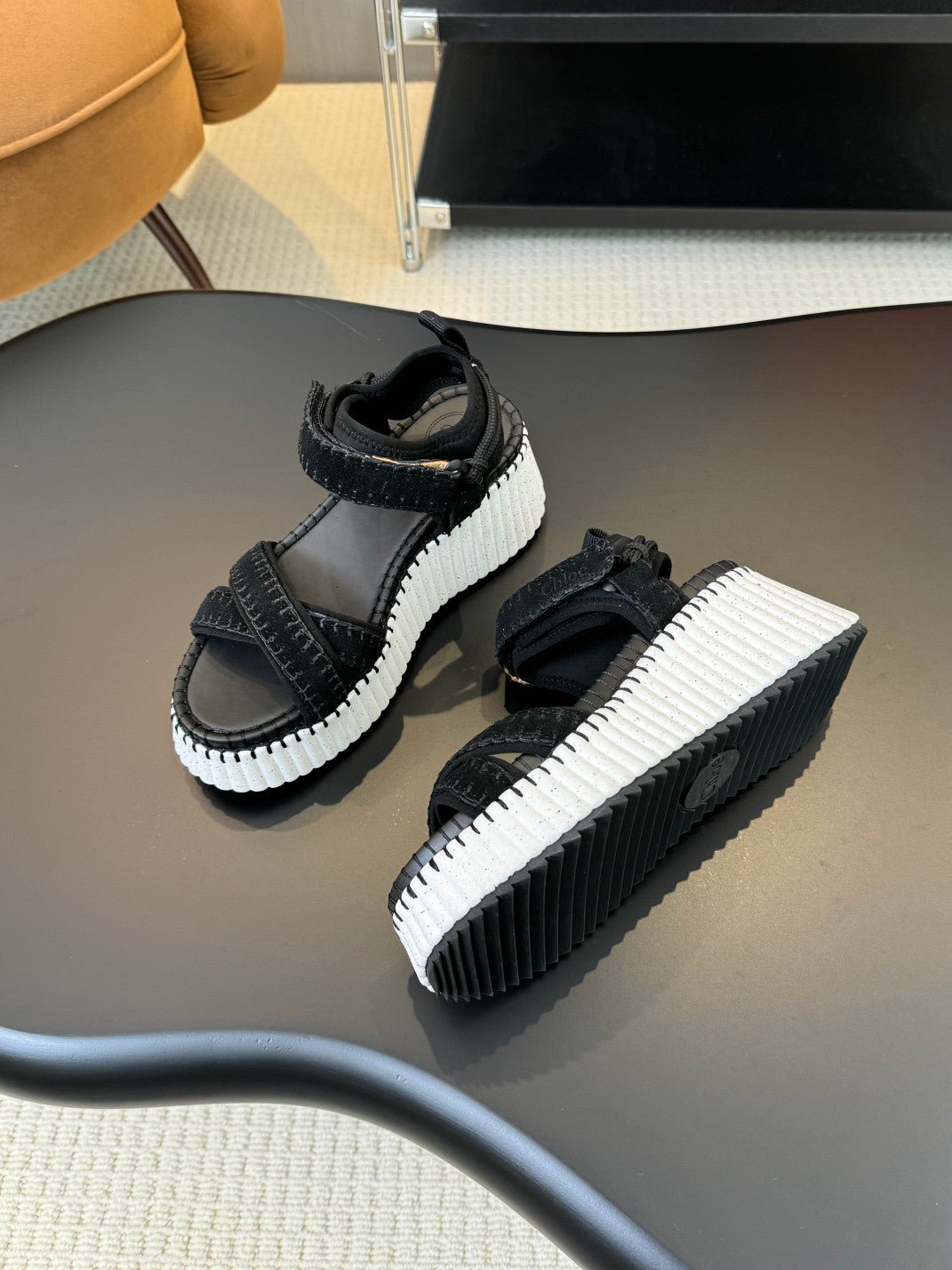 NAMA WEDGE SANDAL 8 CM IN BLACK SUEDE AND WHITE RUBBER