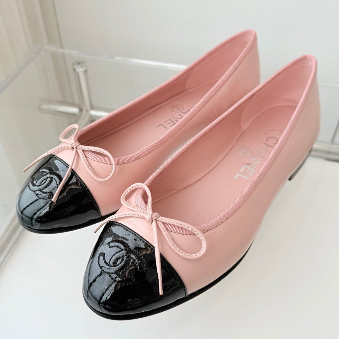 BALLET FLAT IN BABY PINK MIX BLACK CALFSKIN