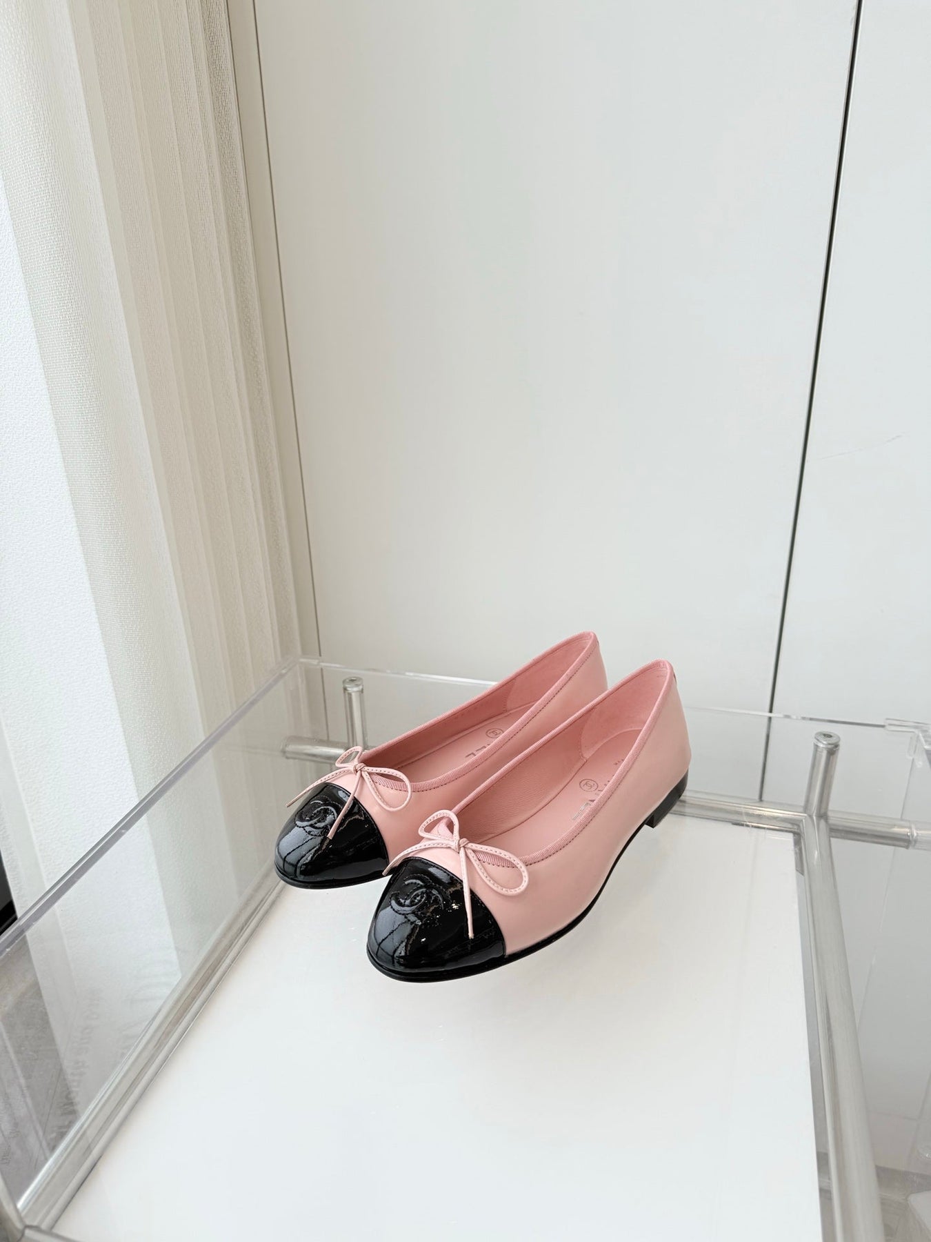 BALLET FLAT IN BABY PINK MIX BLACK CALFSKIN