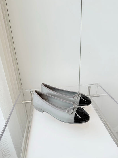 BALLET FLAT IN DOVE GRAY MIX BLACK CALFSKIN