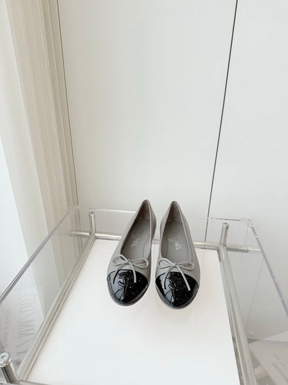 BALLET FLAT IN DOVE GRAY MIX BLACK CALFSKIN