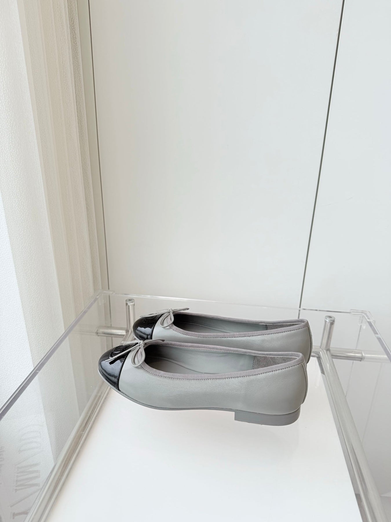 BALLET FLAT IN DOVE GRAY MIX BLACK CALFSKIN