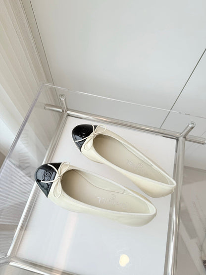 BALLET FLAT IN WHITE MIX BLACK CALFSKIN