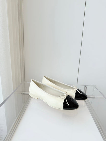 BALLET FLAT IN WHITE MIX BLACK CALFSKIN