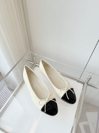 BALLET FLAT IN WHITE MIX BLACK CALFSKIN