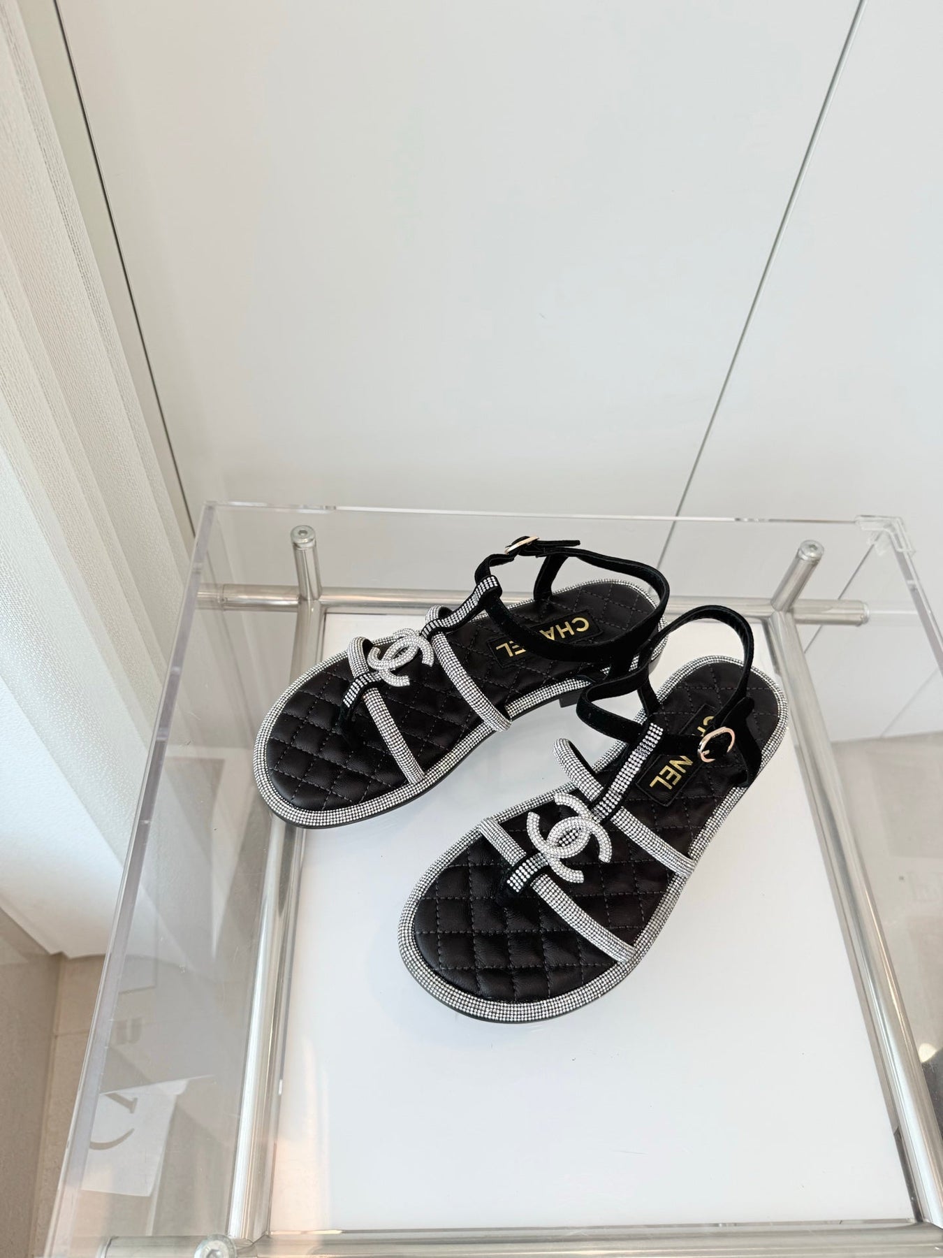 FLAT SANDALS IN BLACK SOFT LEATHER WITH SILVER STONE