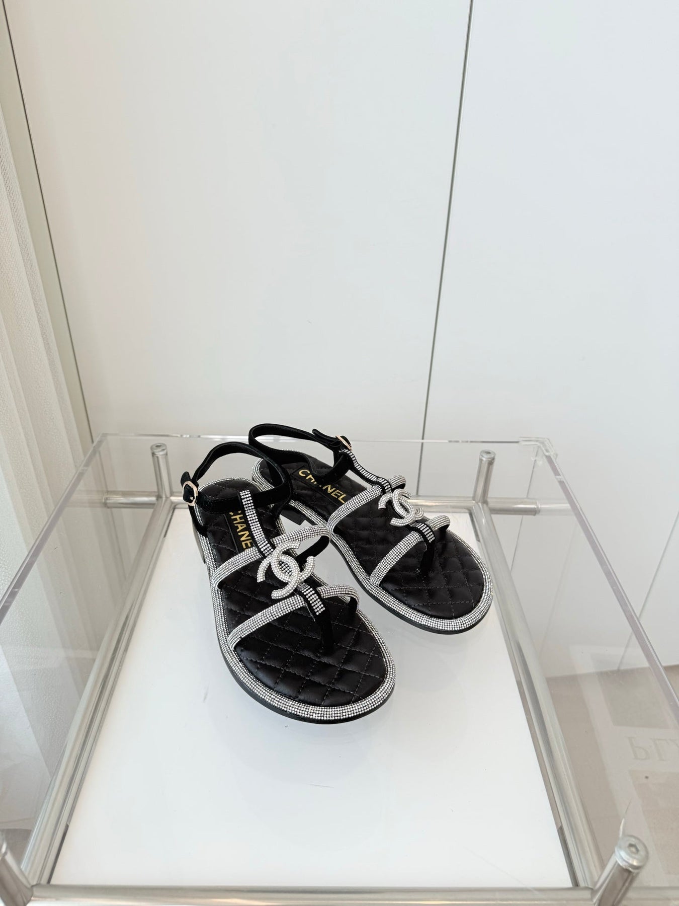 FLAT SANDALS IN BLACK SOFT LEATHER WITH SILVER STONE