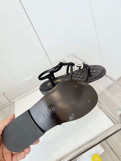 FLAT SANDALS IN BLACK SOFT LEATHER