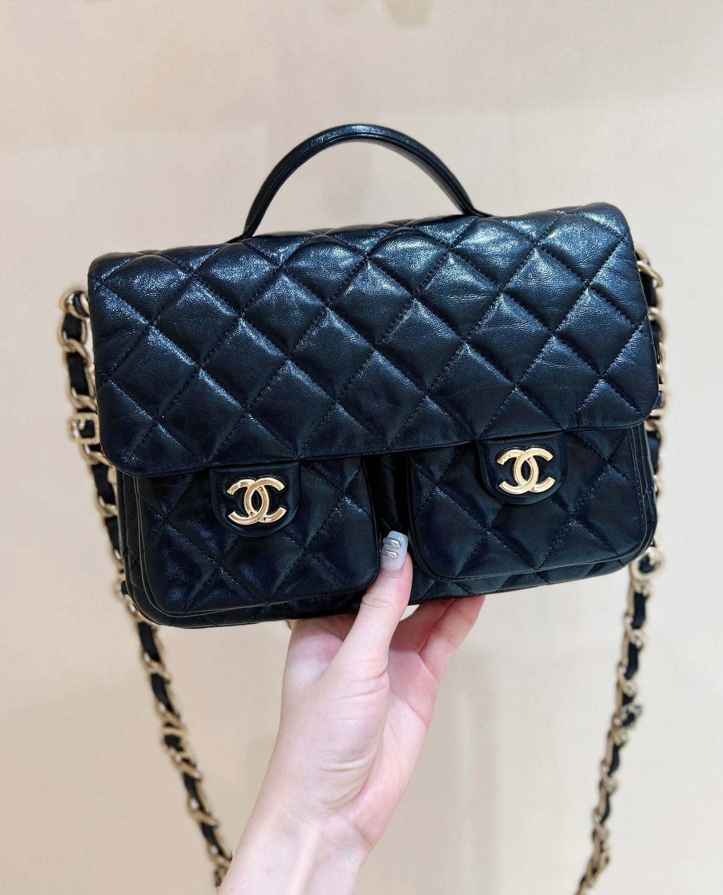 DOUBLE POCKETS FLAP BAG TOP HANDLE 24 IN BLACK LAMBSKIN GOLD HARDWARE