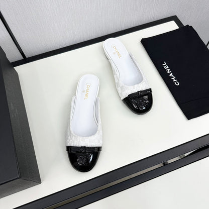 BOW MULE IN WHITE FABRIC AND BLACK CALFSKIN