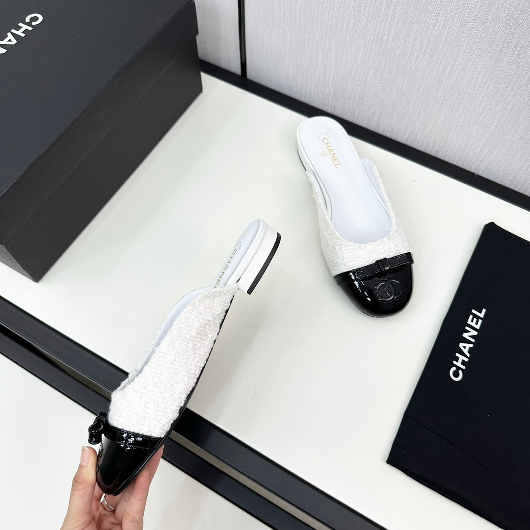 BOW MULE IN WHITE FUR AND BLACK CALFSKIN