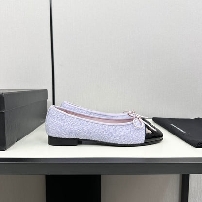 BALLET FLATS IN POWDER BLUE TWEED AND BLACK CALFSKIN