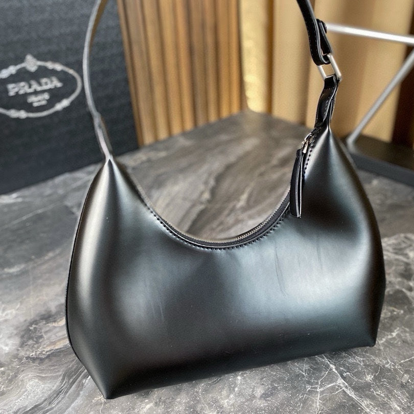 CLEO SHOULDER BAG 30 IN BLACK GLOSSY CALFSKIN