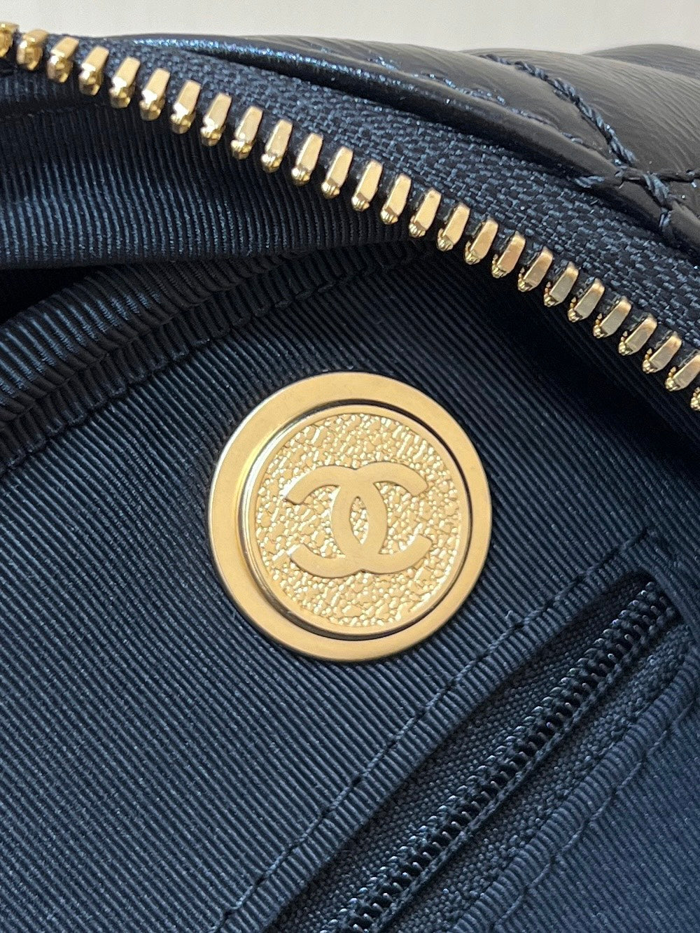 QUILTED BOWLING BAG 33 IN BLACK LAMBSKIN GOLD HARDWARE