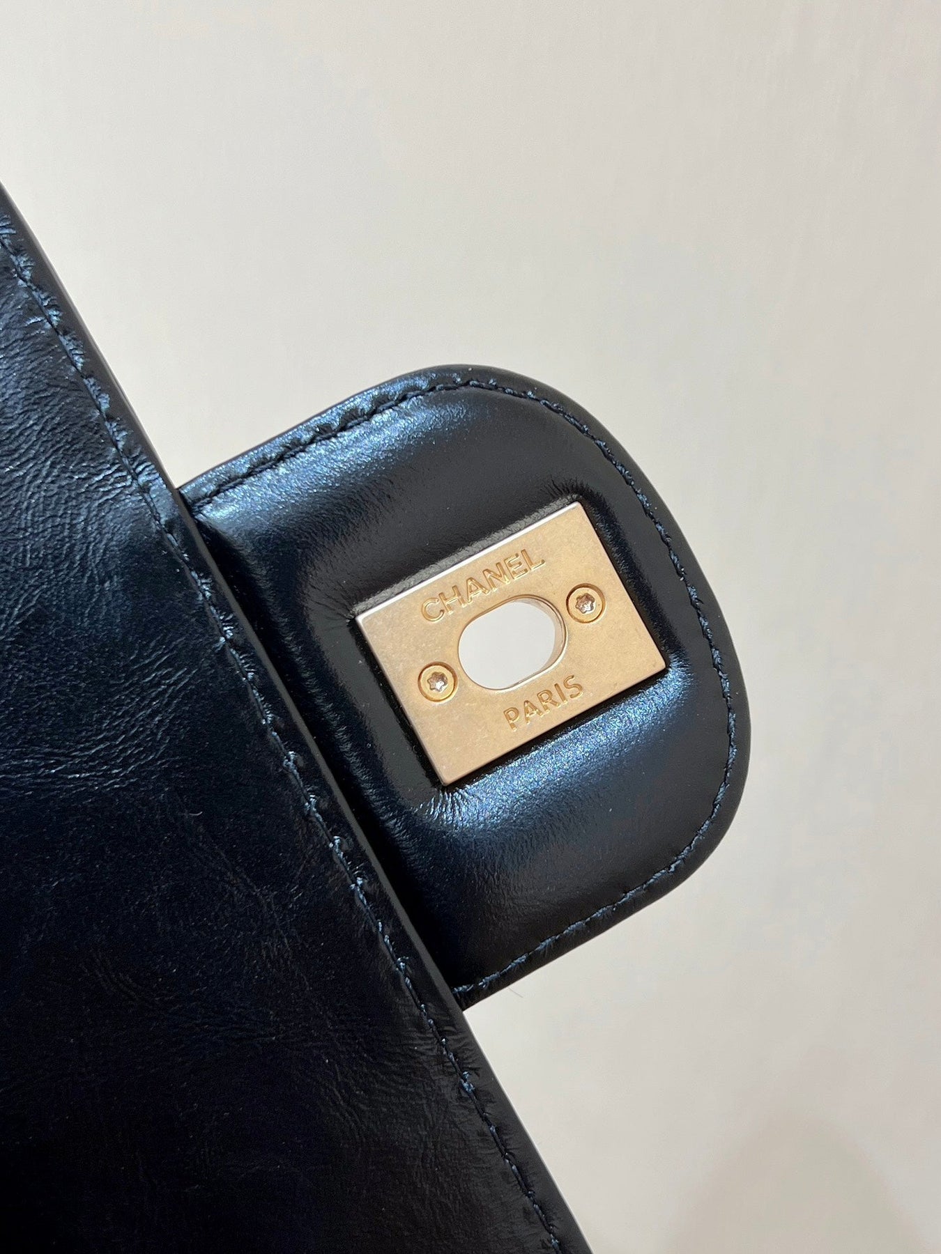 QUILTED BOWLING BAG 33 IN BLACK LAMBSKIN GOLD HARDWARE