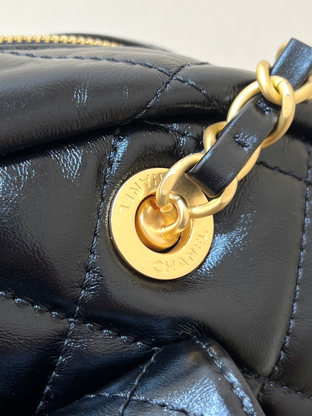 QUILTED BOWLING BAG 33 IN BLACK LAMBSKIN GOLD HARDWARE
