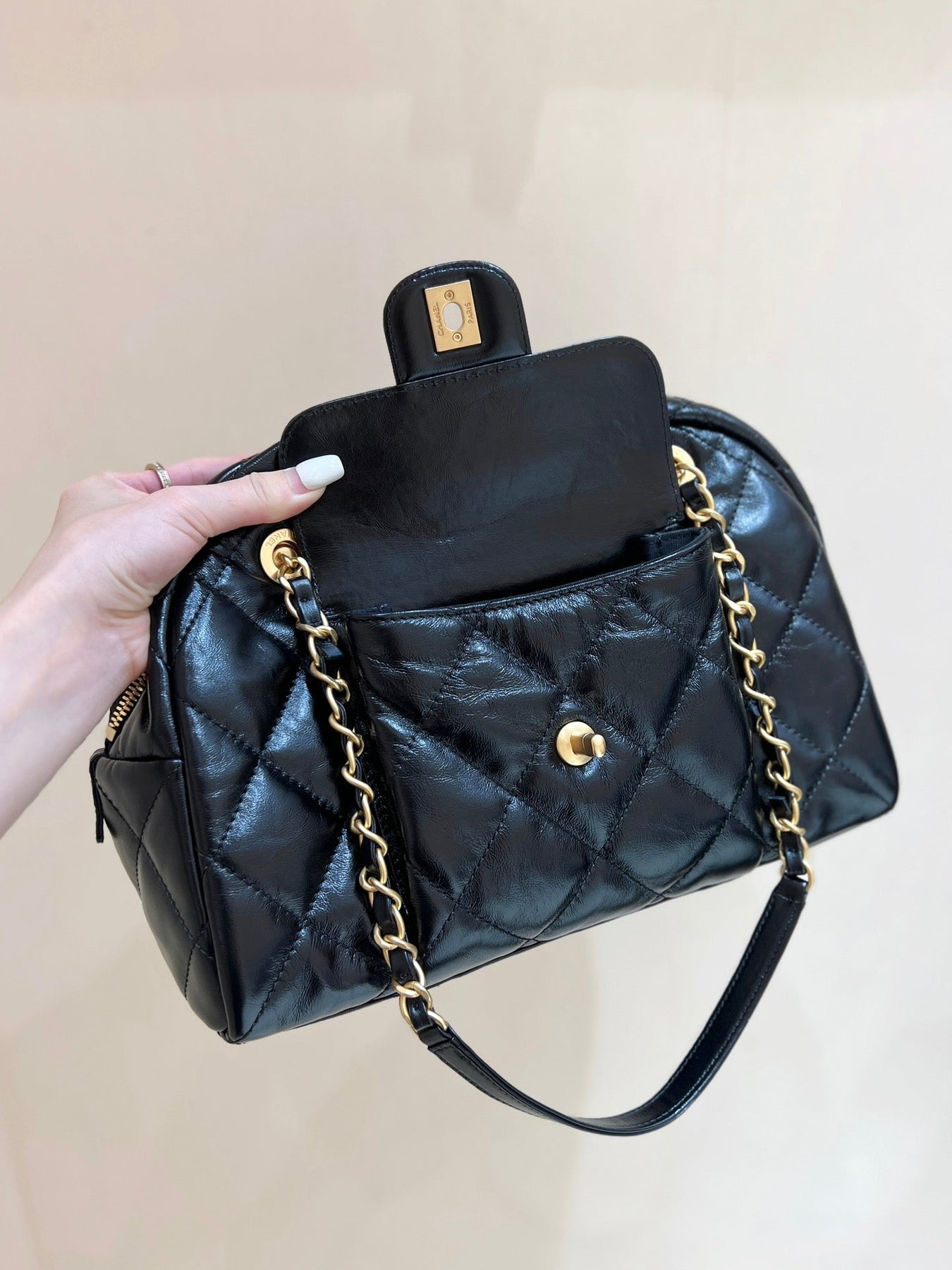 QUILTED BOWLING BAG 33 IN BLACK LAMBSKIN GOLD HARDWARE