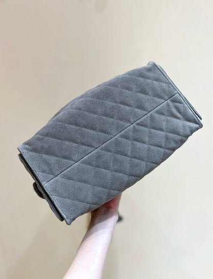 CC 25 HANDBAG 40 IN GREY SUEDE GOLD HARDWARE