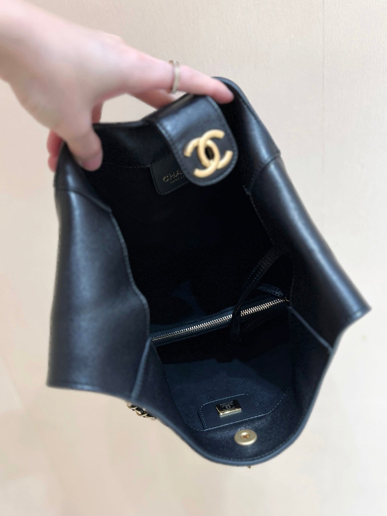 QUILTED LARGE HOBO BAG 35 IN BLACK LAMBSKIN GOLD HARDWARE