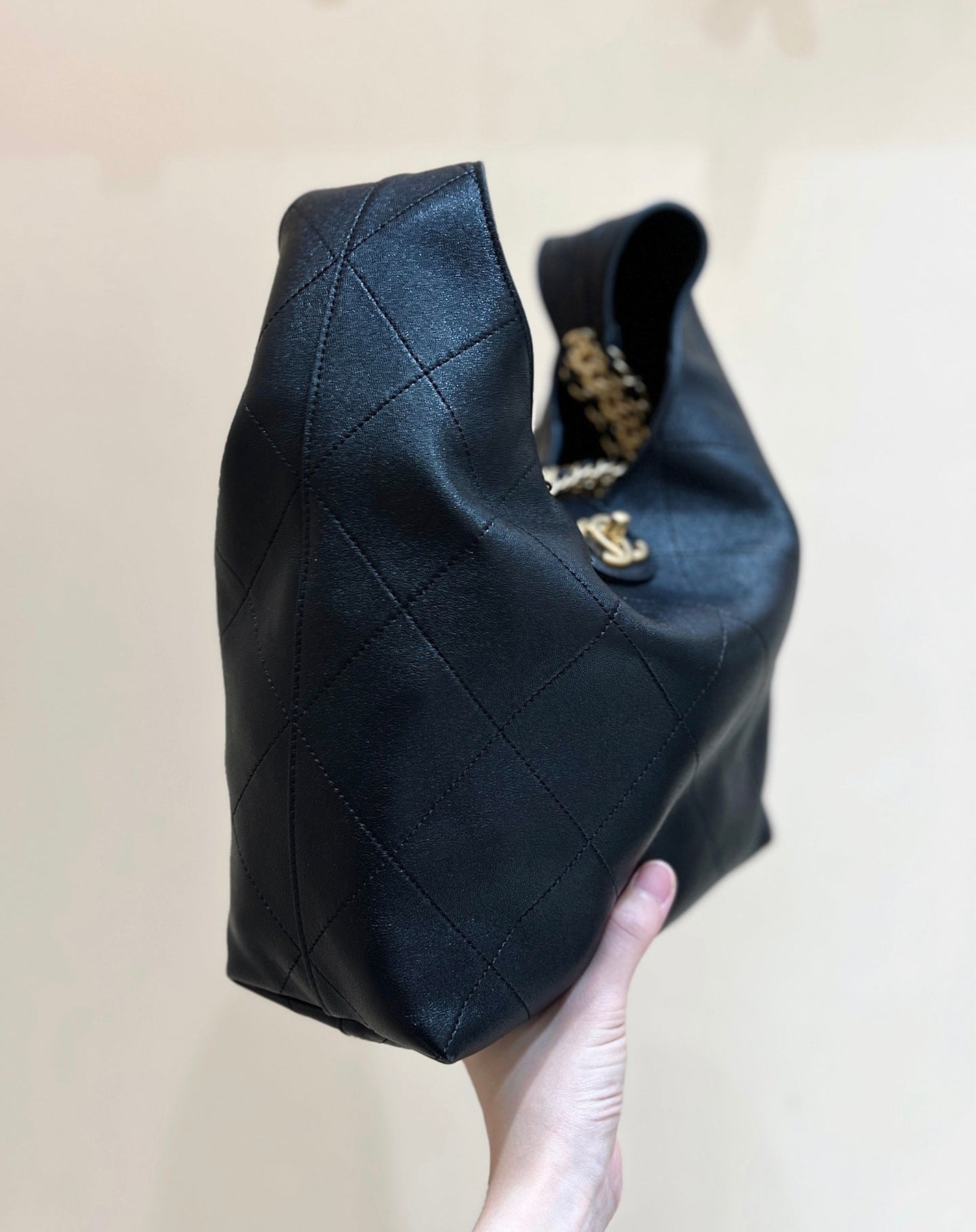 QUILTED LARGE HOBO BAG 35 IN BLACK LAMBSKIN GOLD HARDWARE
