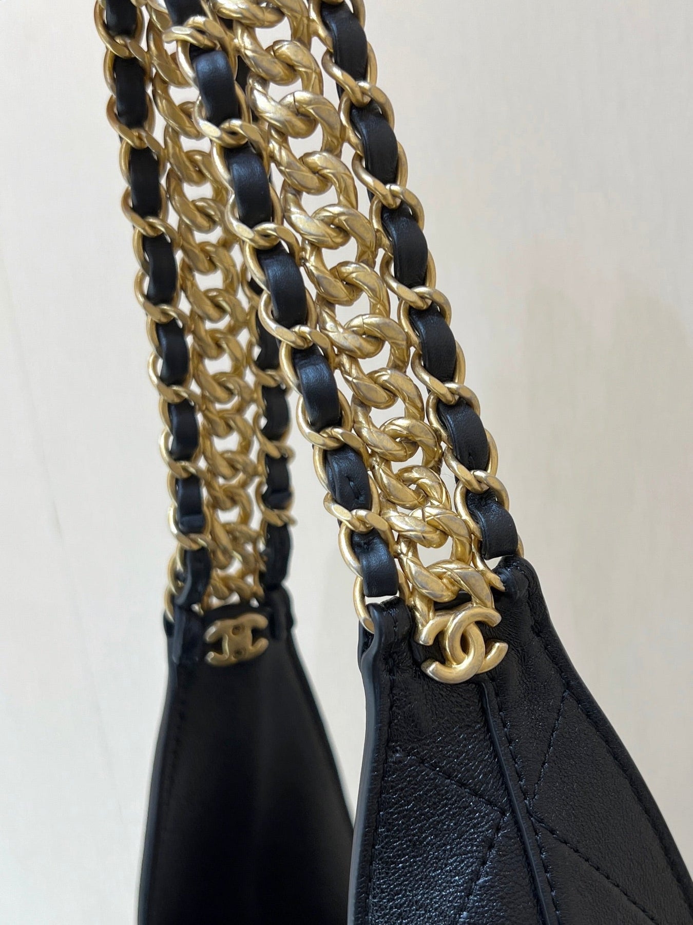 QUILTED LARGE HOBO BAG 35 IN BLACK LAMBSKIN GOLD HARDWARE