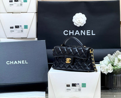 QUILTED FLAP BAG WITH HANDLE 20 IN BLACK LAMBSKIN GOLD PLATED METAL