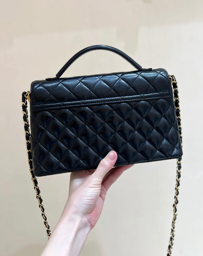 QUILTED FLAP BAG WITH HANDLE 26 IN BLACK LAMBSKIN GOLD PLATED METAL