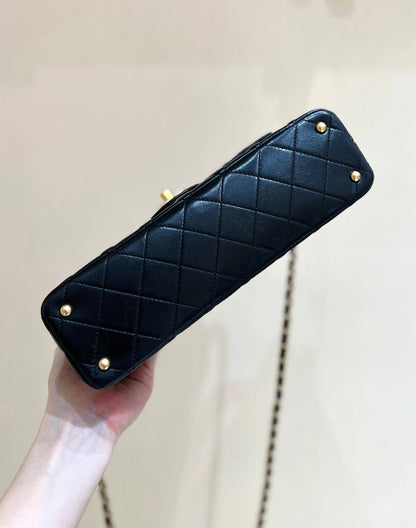 QUILTED FLAP BAG WITH HANDLE 26 IN BLACK LAMBSKIN GOLD PLATED METAL