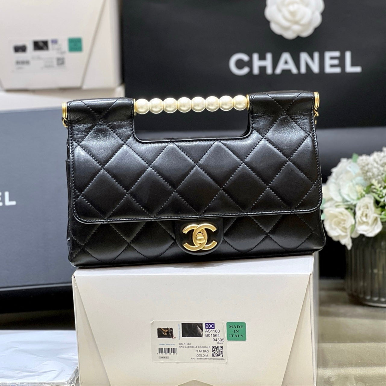 PEARL TOP HANDLE BAG 25 IN BLACK LAMBSKIN GOLD HARDWARE