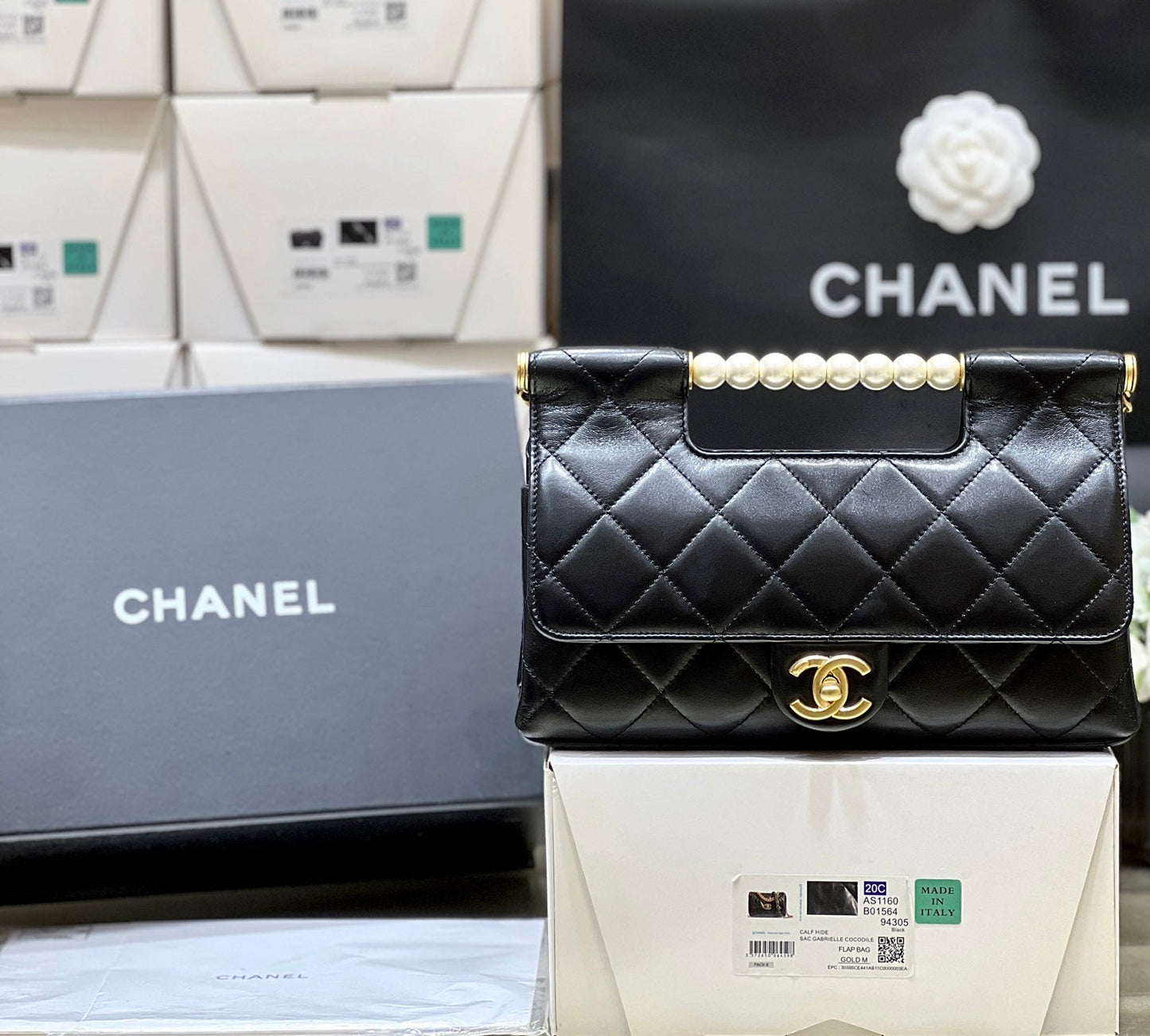 PEARL TOP HANDLE BAG 25 IN BLACK LAMBSKIN GOLD HARDWARE