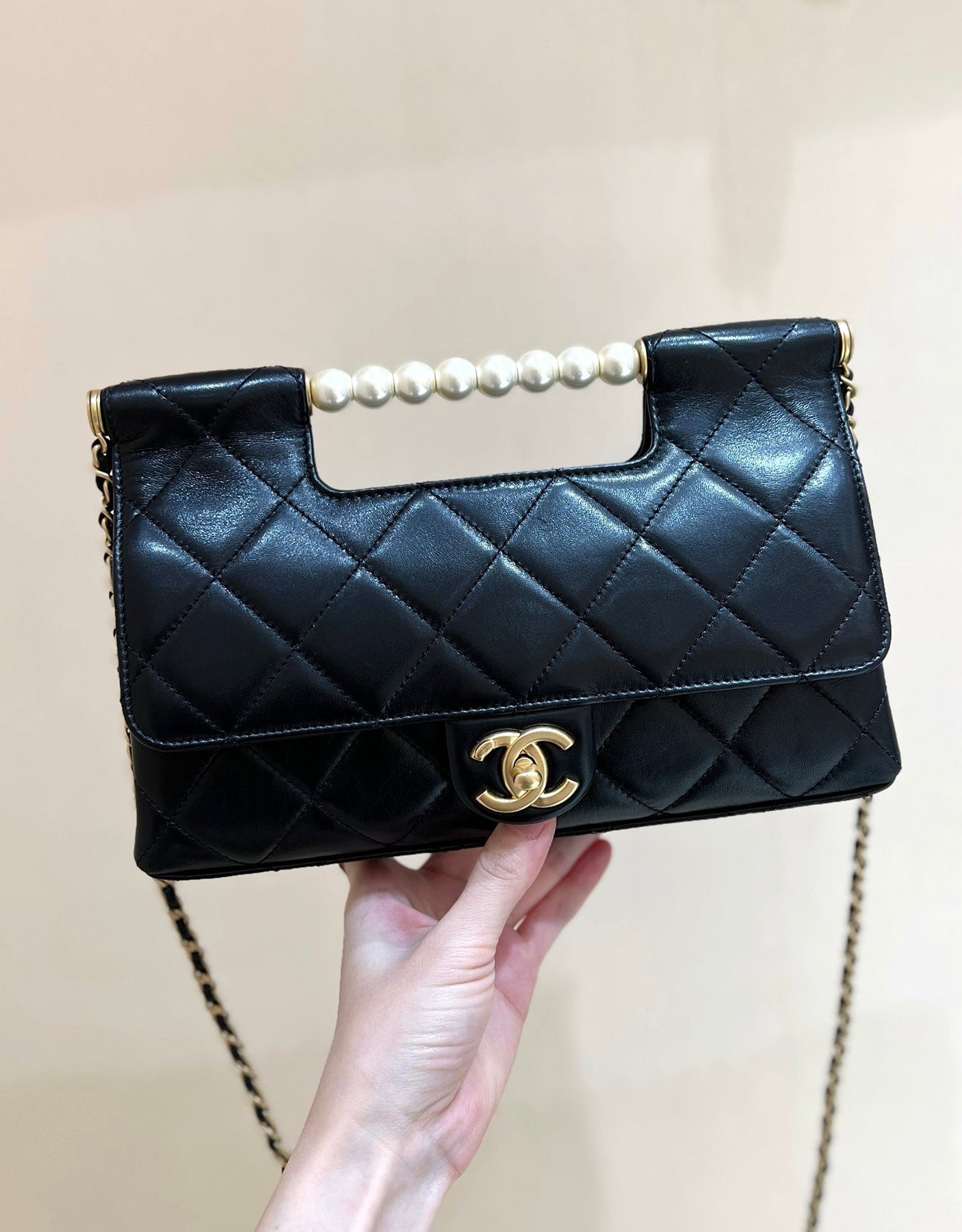 PEARL TOP HANDLE BAG 25 IN BLACK LAMBSKIN GOLD HARDWARE
