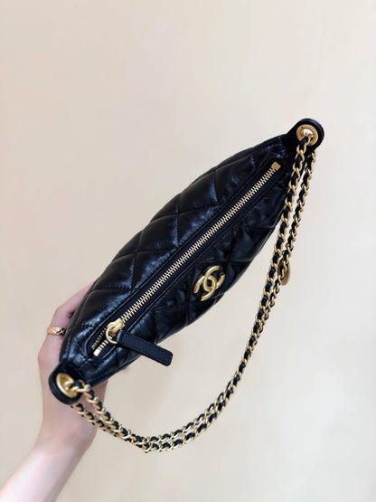 QUILTED HOBO SHOULDER BAG 26 IN BLACK GLOSSY LAMBSKIN