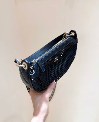 MESH POUCH 22 IN BLACK EFFECT LAMBSKIN WITH GOLD METALLIC