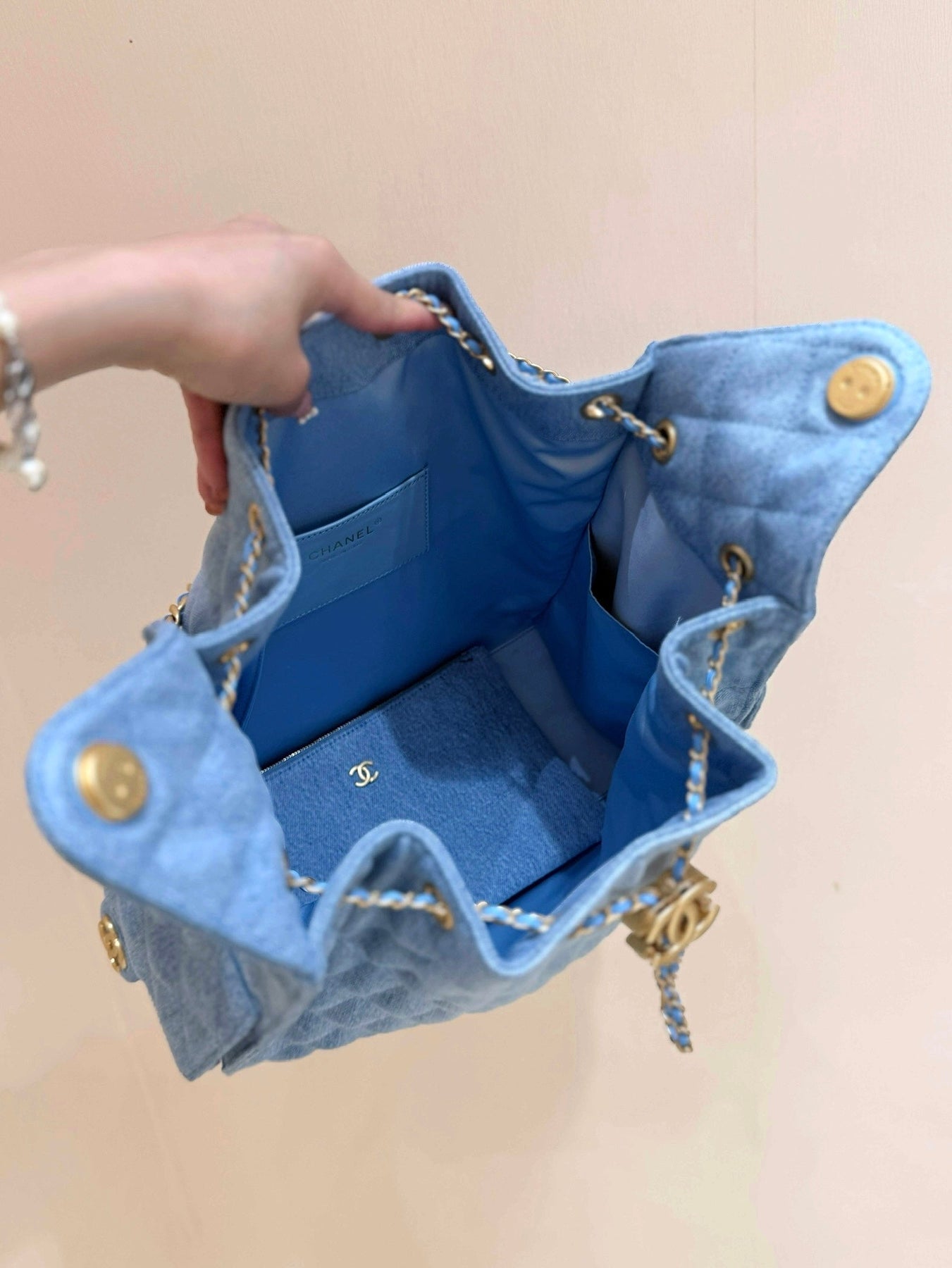 CC 25 HANDBAG 40 IN BLUE DENIM GOLD HARDWARE