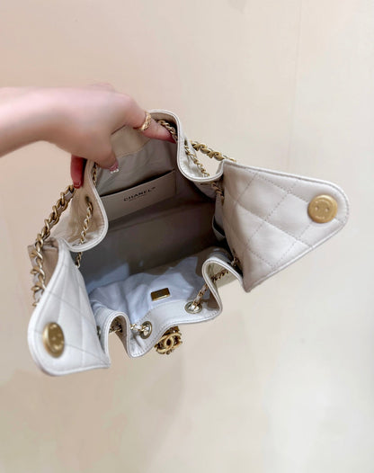 CC 25 HANDBAG IN CREAM 30 GRAINED CALFSKIN GOLD HARDWARE