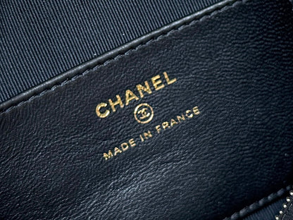 MEITO BOSTON MATELASSE CAVIAR SHOULDER HANDBAG 18 IN BLACK LAMBSKIN