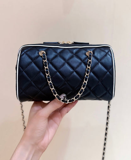 MEITO BOSTON MATELASSE CAVIAR SHOULDER HANDBAG 18 IN BLACK LAMBSKIN