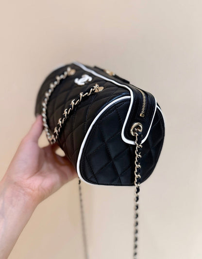 MEITO BOSTON MATELASSE CAVIAR SHOULDER HANDBAG 18 IN BLACK LAMBSKIN