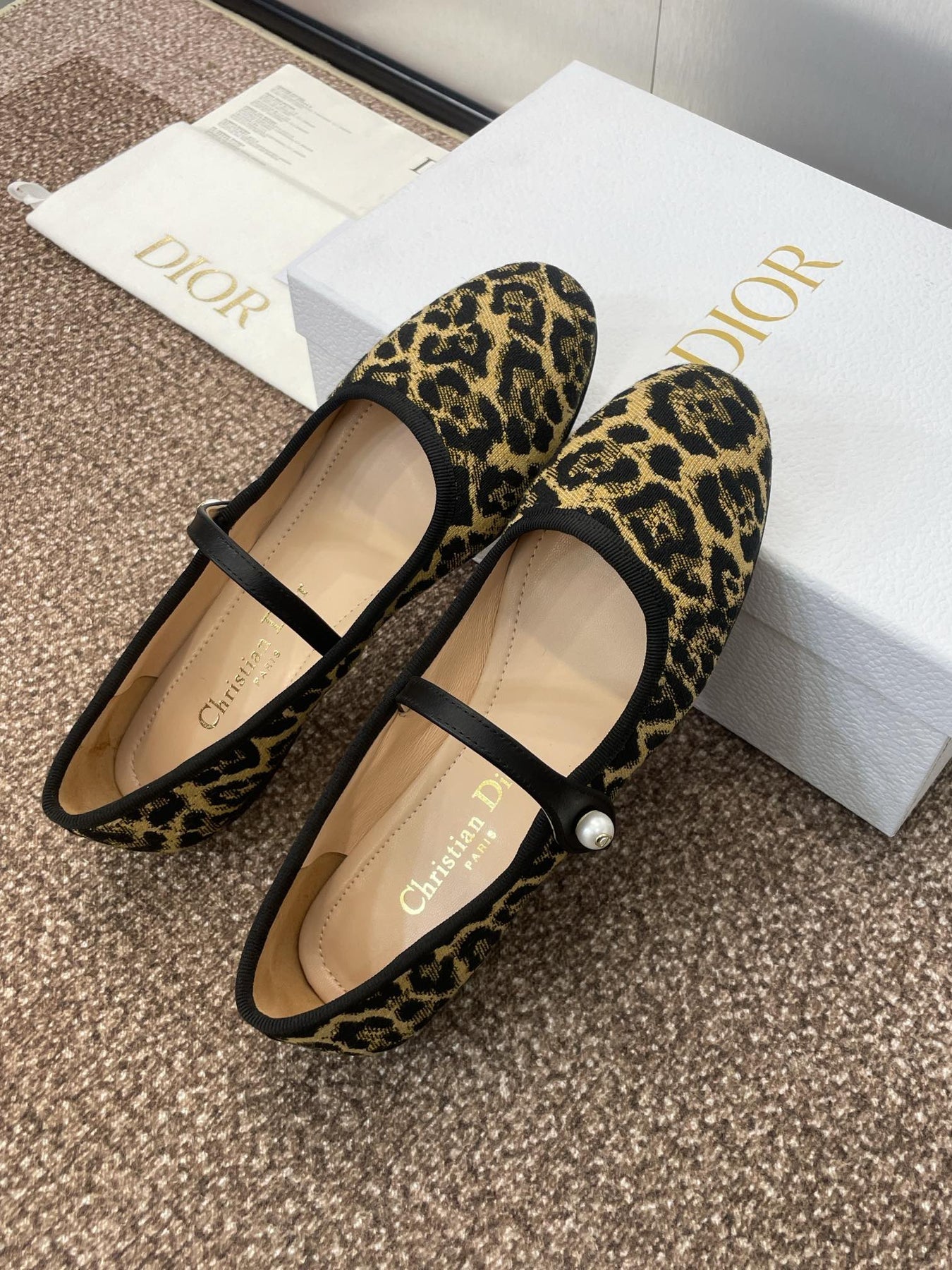 BALLET FLAT CAMEL PONY HAIR CALFSKIN WITH BROWN LEOPARD MOTIF