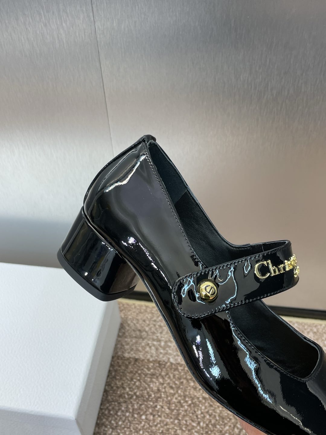 MEDIUM 35 MM HEEL PUMP IN BLACK PATENT CALFSKIN