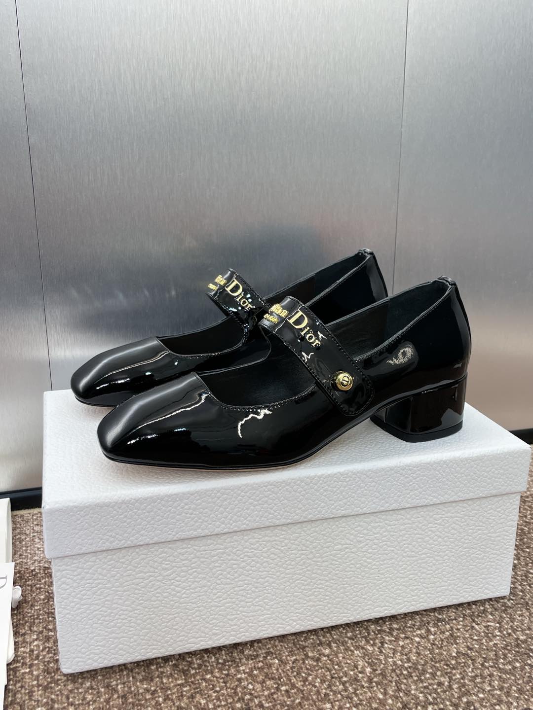 MEDIUM 35 MM HEEL PUMP IN BLACK PATENT CALFSKIN