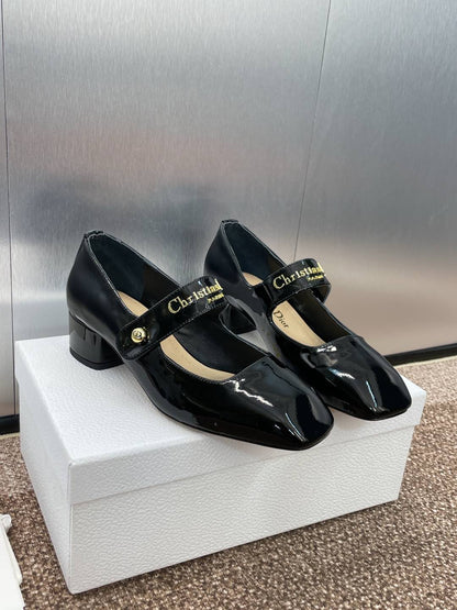 MEDIUM 35 MM HEEL PUMP IN BLACK PATENT CALFSKIN