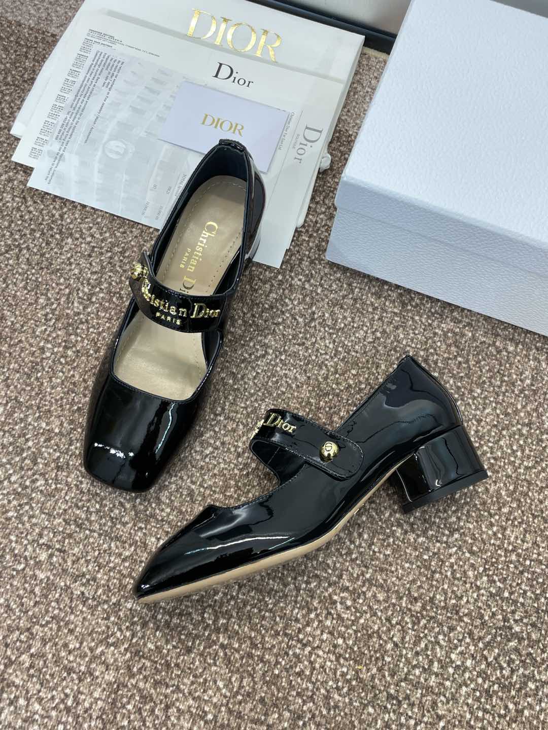 MEDIUM 35 MM HEEL PUMP IN BLACK PATENT CALFSKIN