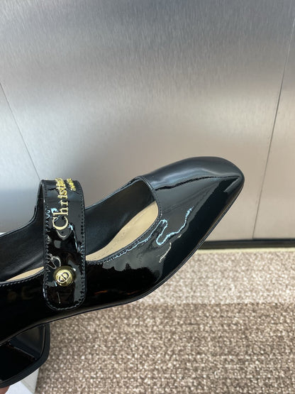 MEDIUM 35 MM HEEL PUMP IN BLACK PATENT CALFSKIN