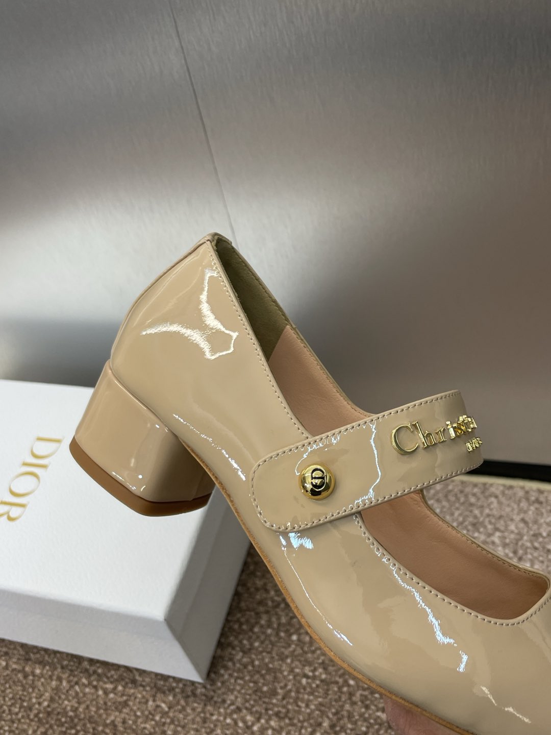 MEDIUM 35 MM HEEL PUMP IN CAMEL BEIGE PATENT CALFSKIN