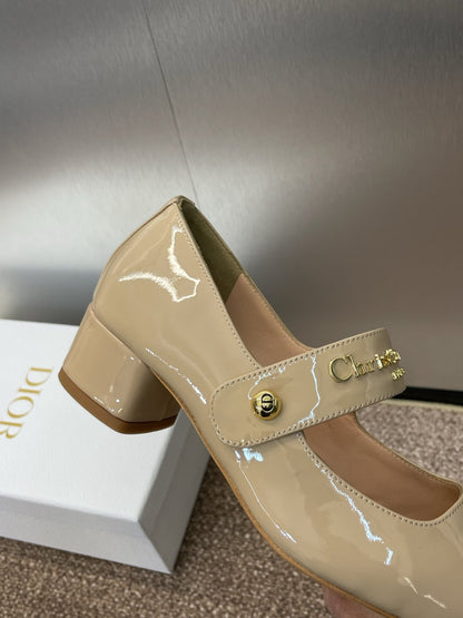 MEDIUM 35 MM HEEL PUMP IN CAMEL BEIGE PATENT CALFSKIN